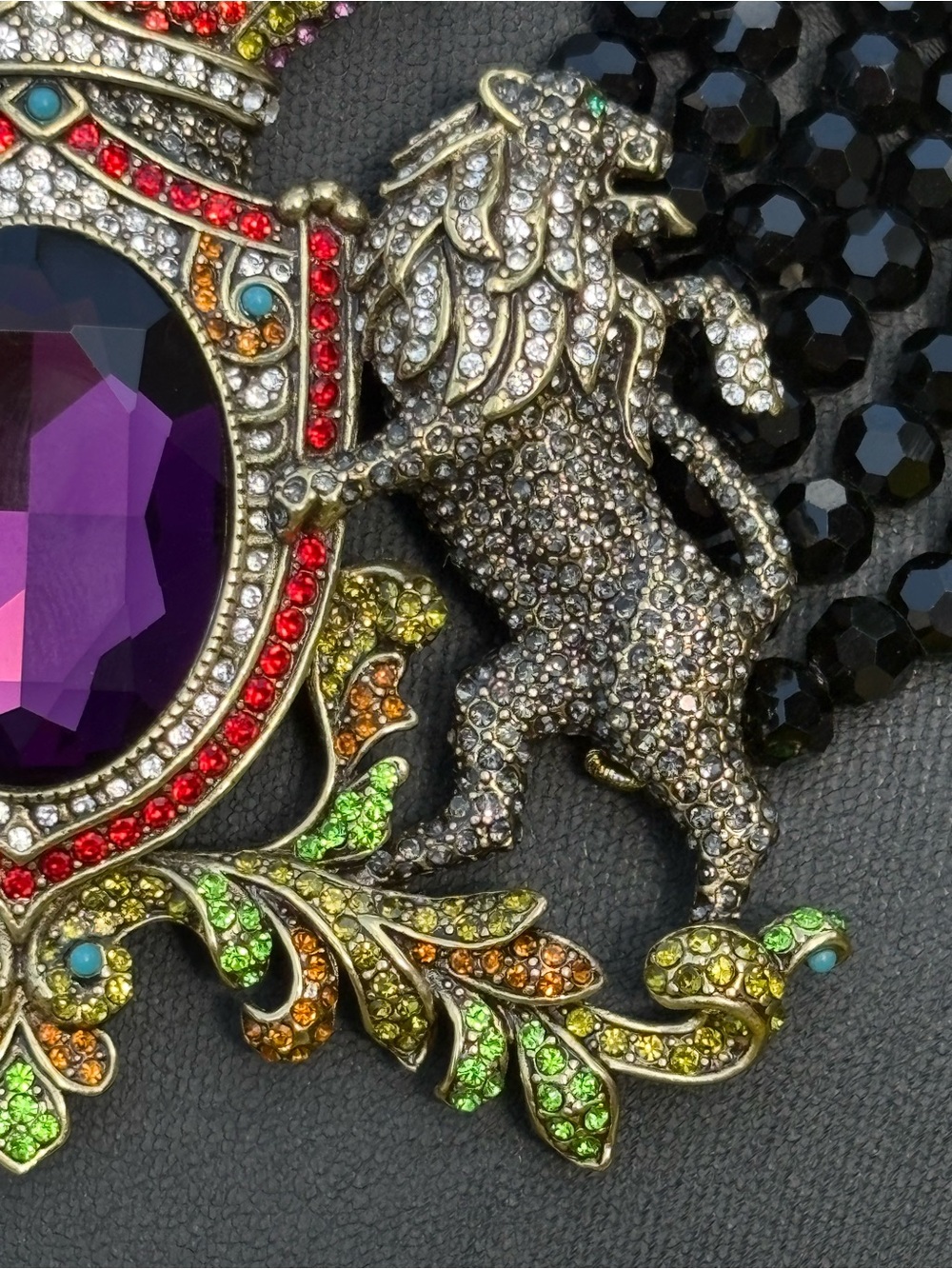 Heidi Daus 'House of Daus' Lion Crest Black Beaded Pendant - Picture 9 of 10
